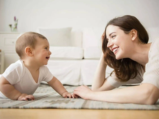 俏皮可爱红白小兔子