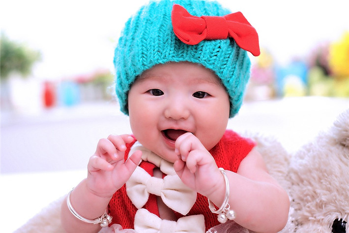 2023年3月9日二月十八出生的女孩生辰八字，五行属火取名推荐