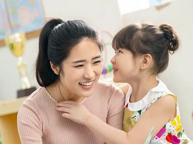 请蹲下来和孩子说话